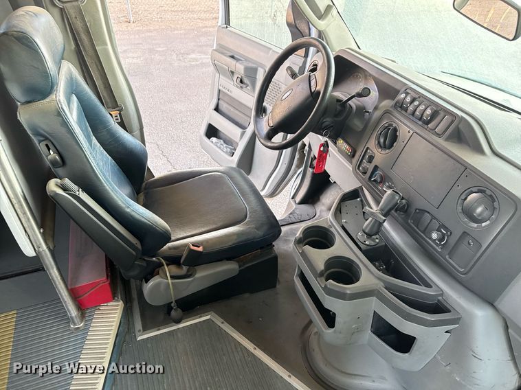 image for item EO0745 2015 Eldorado Aerotech E450 shuttle bus