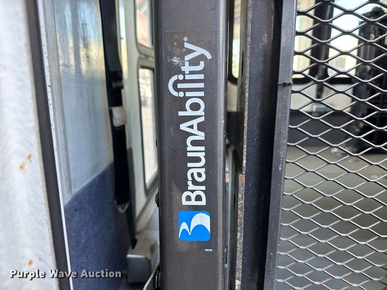 image for item EO0745 2015 Eldorado Aerotech E450 shuttle bus