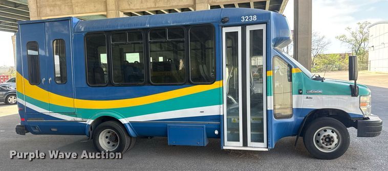 image for item EO0746 2016 Eldorado Aerotech E450 shuttle bus