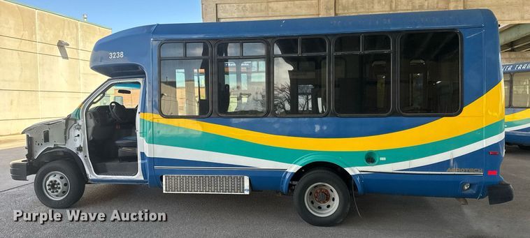 image for item EO0746 2016 Eldorado Aerotech E450 shuttle bus