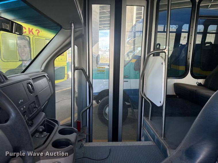 image for item EO0746 2016 Eldorado Aerotech E450 shuttle bus