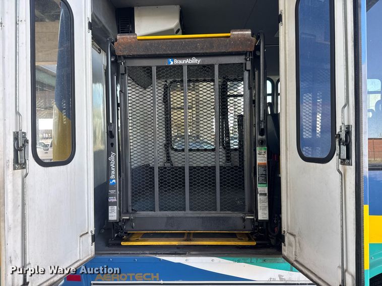 image for item EO0746 2016 Eldorado Aerotech E450 shuttle bus