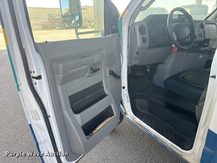 image for item EO0747 2016 Eldorado Aerotech E450 shuttle bus