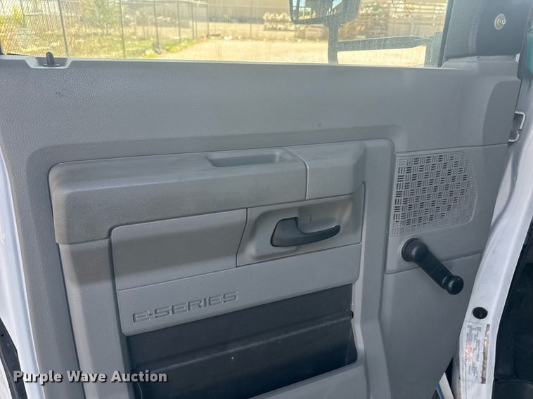 image for item EO0747 2016 Eldorado Aerotech E450 shuttle bus