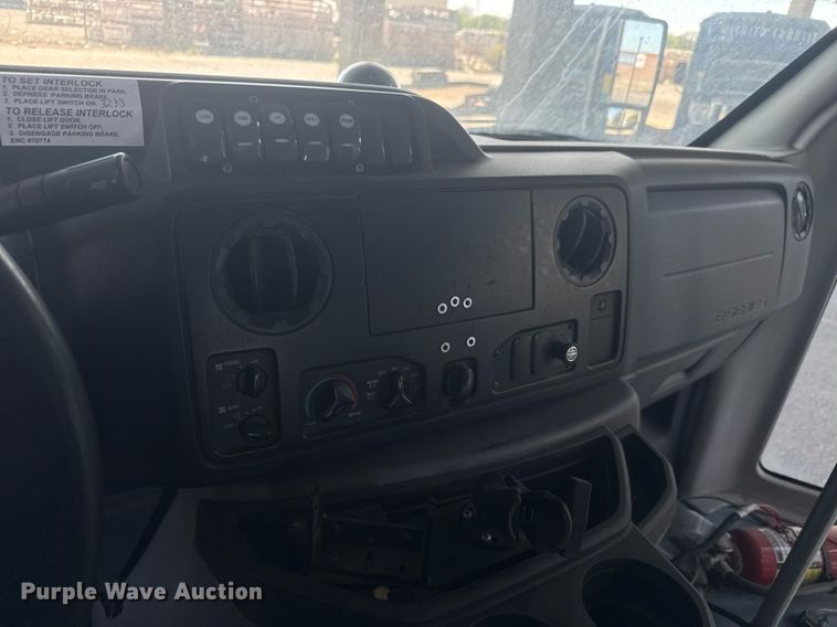 image for item EO0747 2016 Eldorado Aerotech E450 shuttle bus