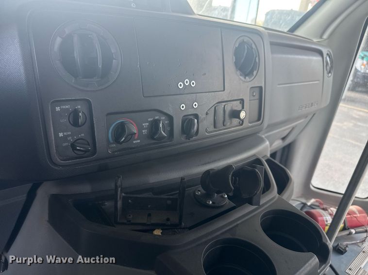 image for item EO0747 2016 Eldorado Aerotech E450 shuttle bus