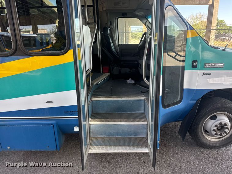 image for item EO0747 2016 Eldorado Aerotech E450 shuttle bus