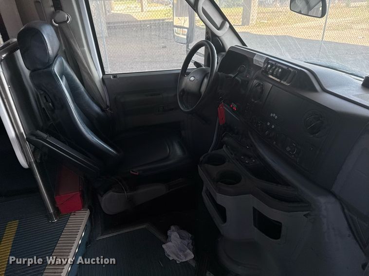 image for item EO0747 2016 Eldorado Aerotech E450 shuttle bus