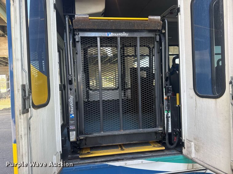 image for item EO0747 2016 Eldorado Aerotech E450 shuttle bus