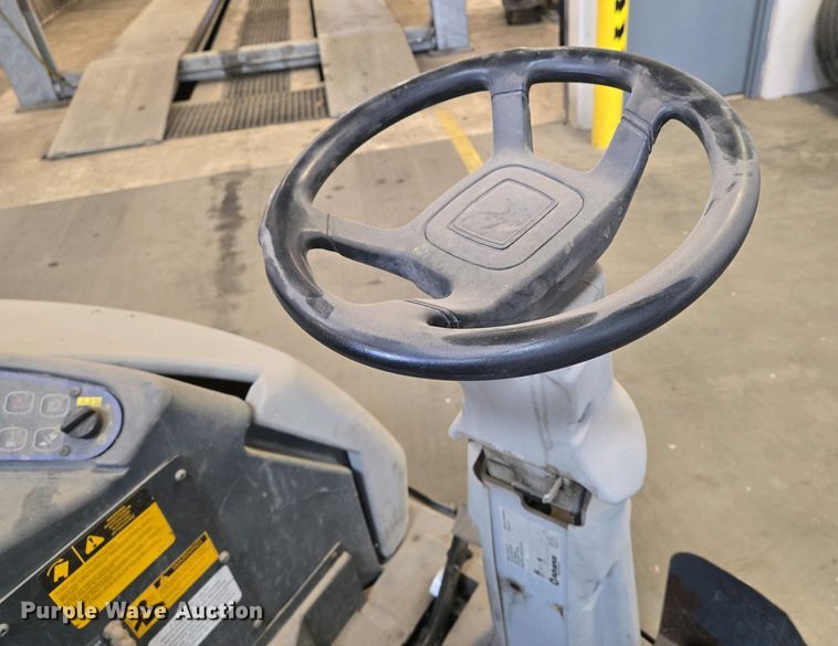 image for item EO0750 Condor  XL floor scrubber 