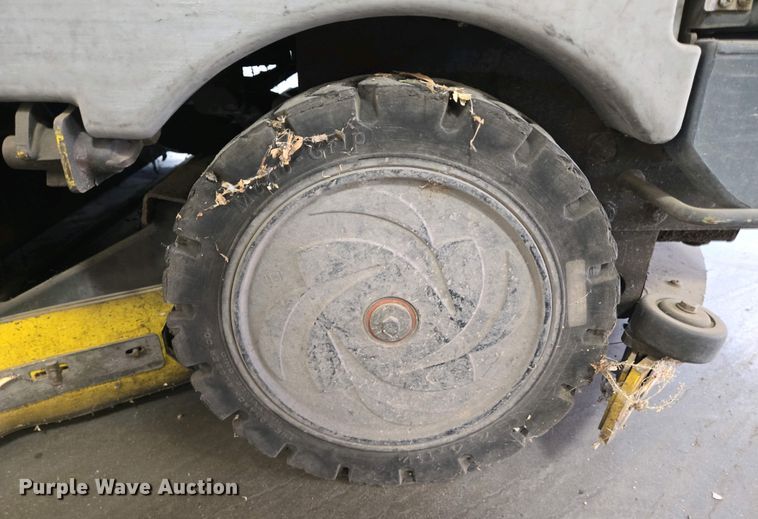 image for item EO0750 Condor  XL floor scrubber 