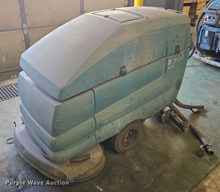 image for item EO0751 Tennant 5700 XP floor scrubber