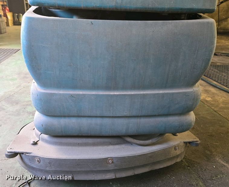 image for item EO0751 Tennant 5700 XP floor scrubber