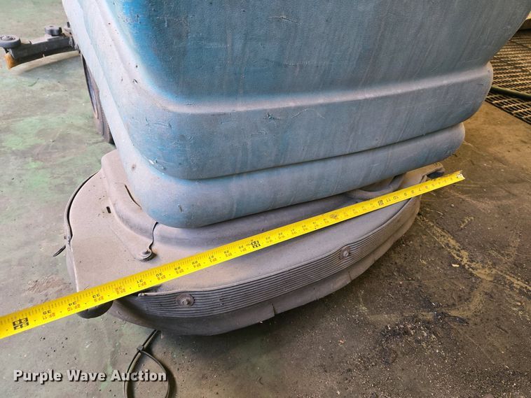 image for item EO0751 Tennant 5700 XP floor scrubber