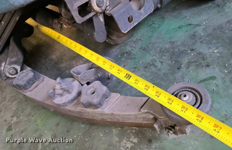 image for item EO0751 Tennant 5700 XP floor scrubber