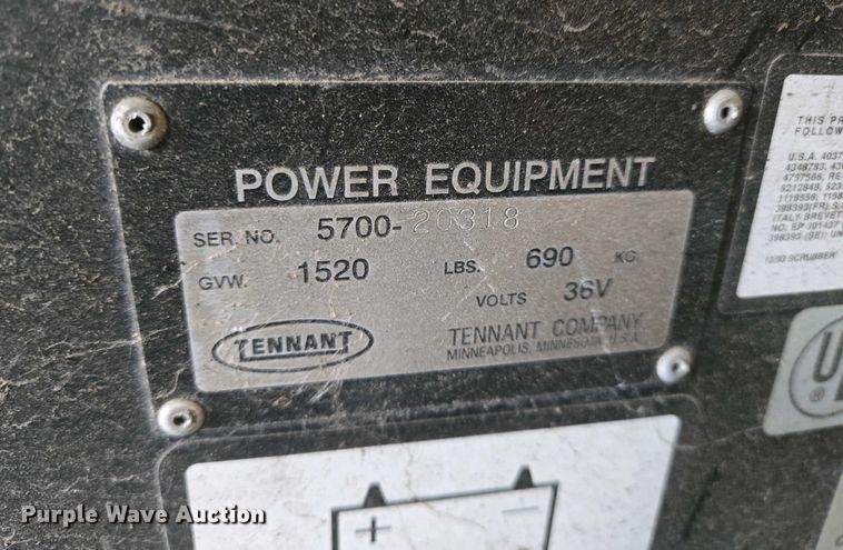 image for item EO0751 Tennant 5700 XP floor scrubber