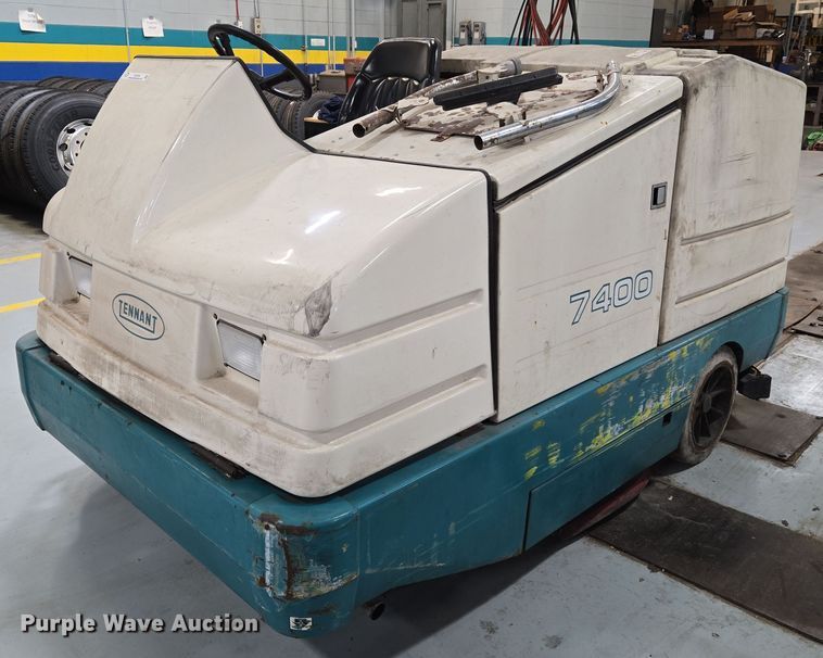 image for item EO0752 Tenant 7400 floor scrubber