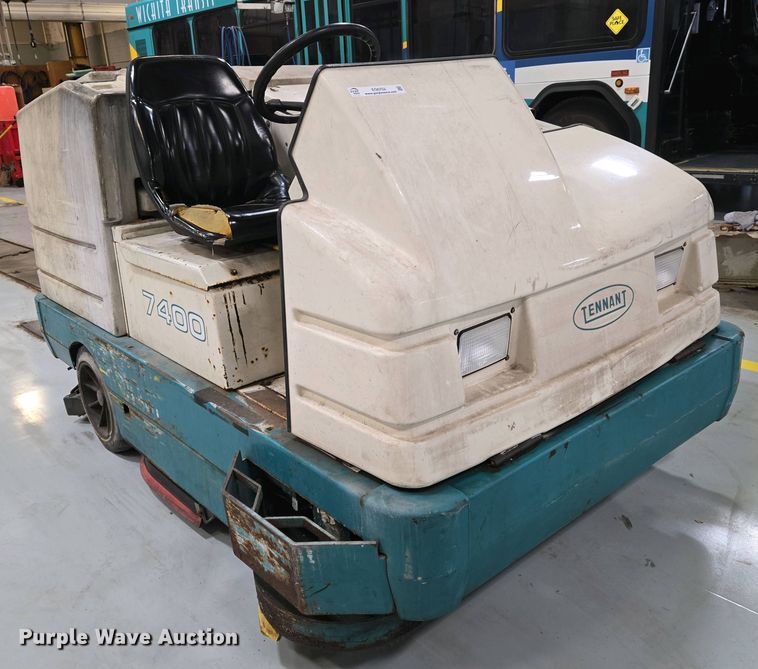image for item EO0752 Tenant 7400 floor scrubber
