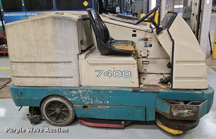 image for item EO0752 Tenant 7400 floor scrubber