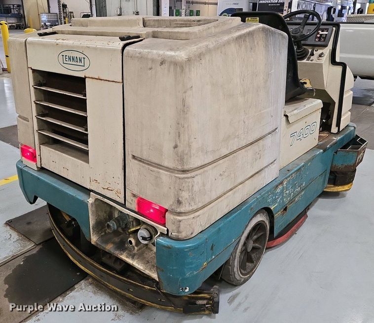 image for item EO0752 Tenant 7400 floor scrubber