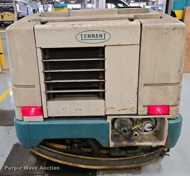 image for item EO0752 Tenant 7400 floor scrubber