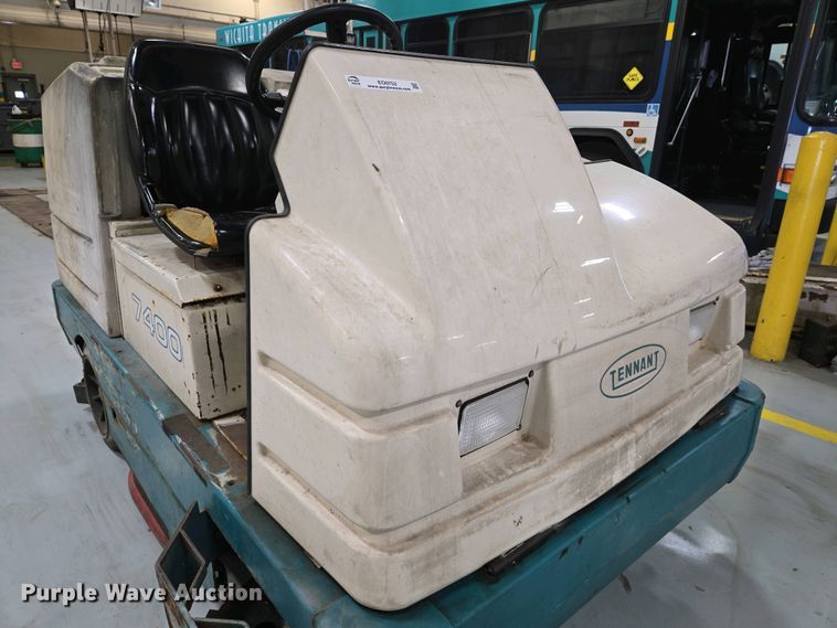 image for item EO0752 Tenant 7400 floor scrubber