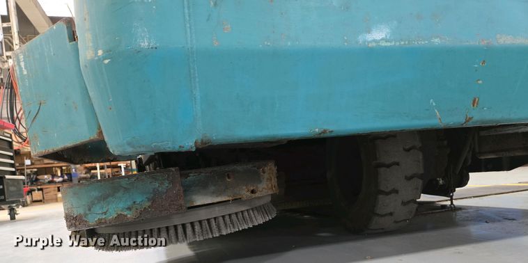 image for item EO0752 Tenant 7400 floor scrubber
