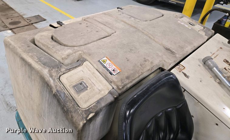 image for item EO0752 Tenant 7400 floor scrubber