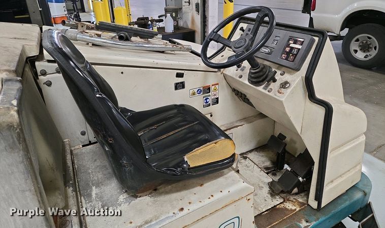 image for item EO0752 Tenant 7400 floor scrubber