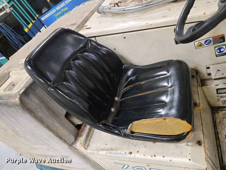 image for item EO0752 Tenant 7400 floor scrubber