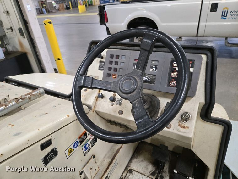 image for item EO0752 Tenant 7400 floor scrubber