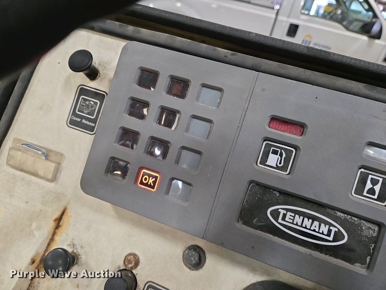 image for item EO0752 Tenant 7400 floor scrubber