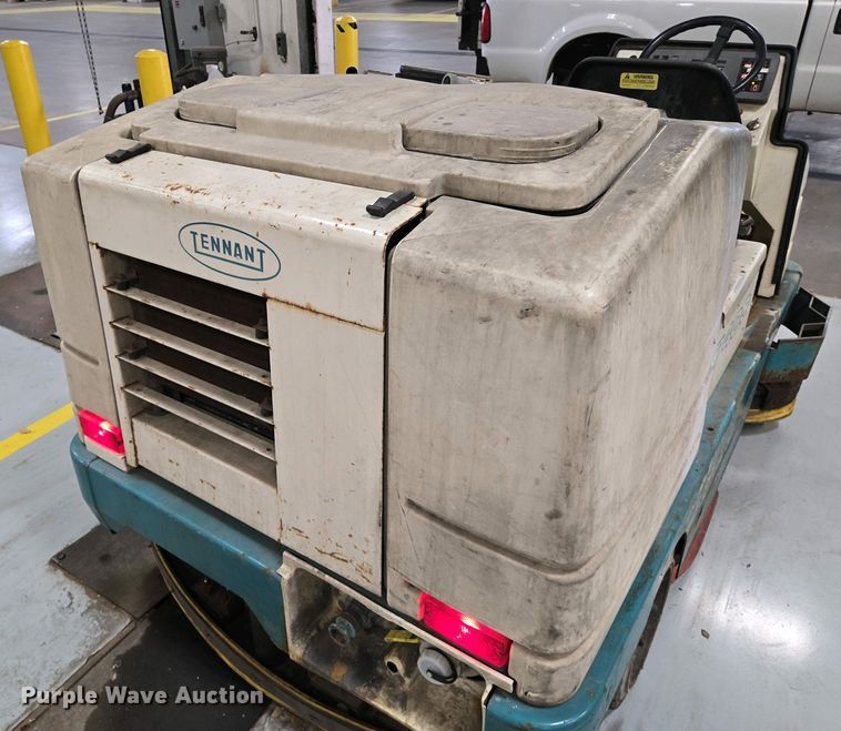 image for item EO0752 Tenant 7400 floor scrubber