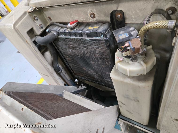 image for item EO0752 Tenant 7400 floor scrubber