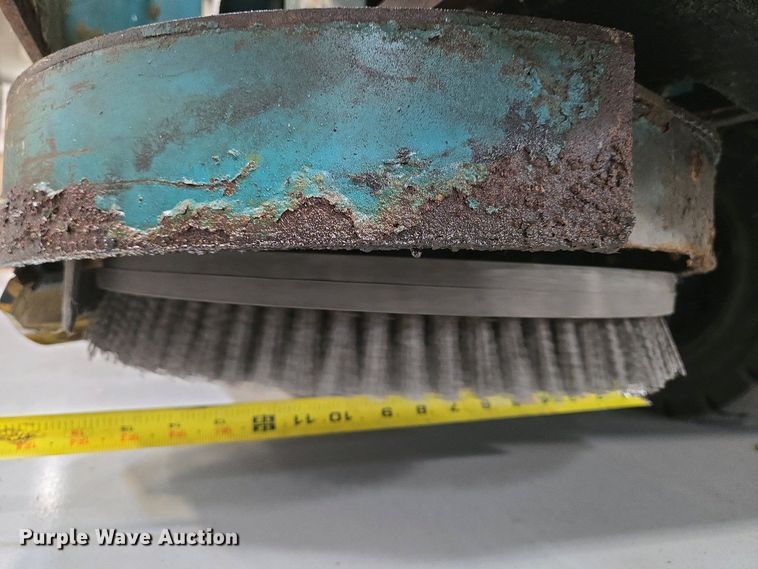 image for item EO0752 Tenant 7400 floor scrubber