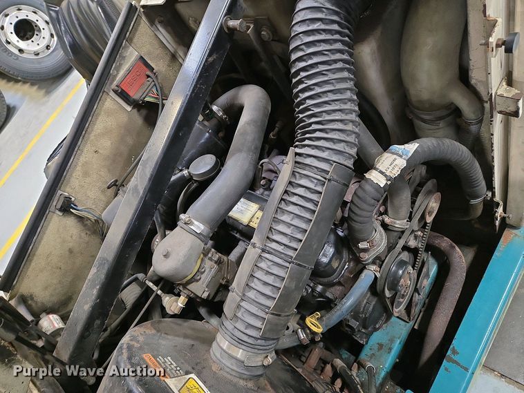 image for item EO0752 Tenant 7400 floor scrubber