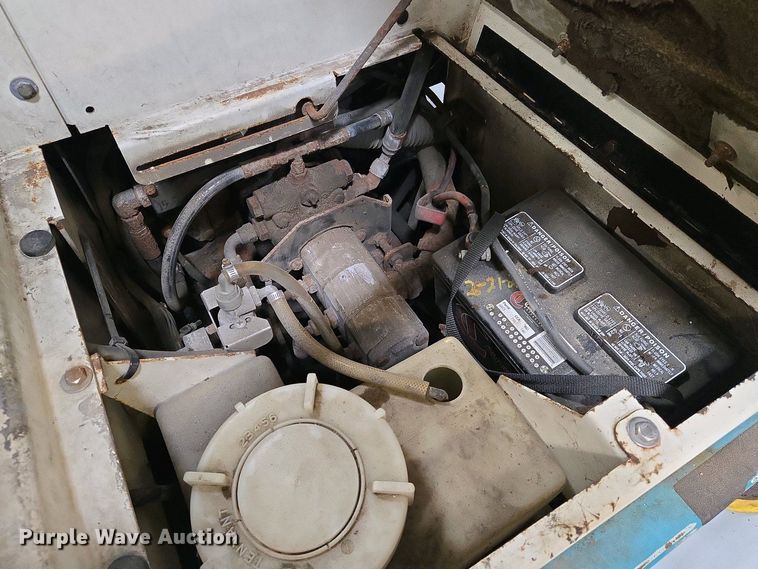 image for item EO0752 Tenant 7400 floor scrubber