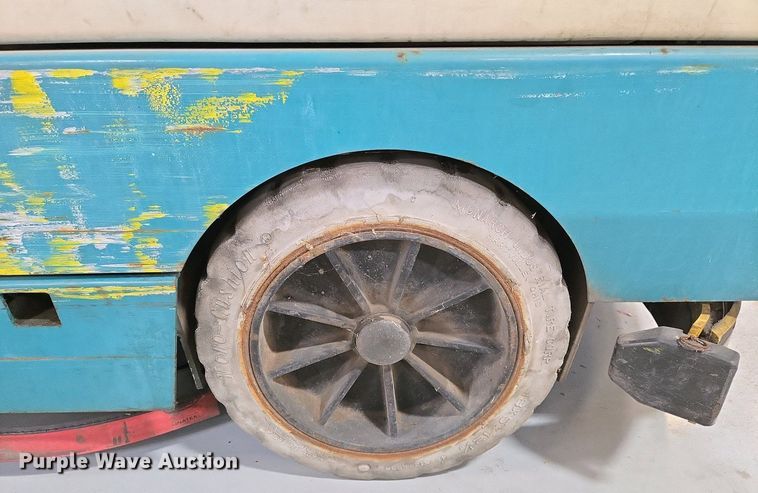 image for item EO0752 Tenant 7400 floor scrubber