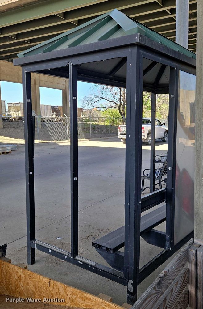image for item EO0754 Bus stop shelter