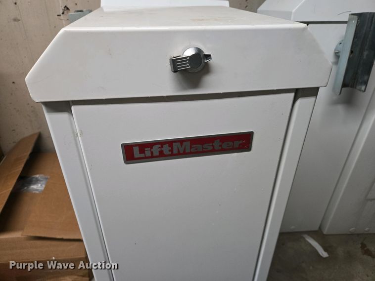 image for item EO0760 (5) Liftmaster MAT-DC-BB3 barrier gates