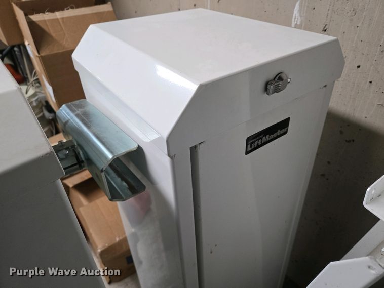 image for item EO0760 (5) Liftmaster MAT-DC-BB3 barrier gates