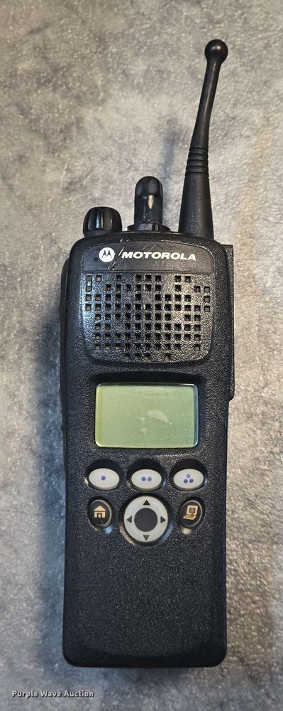 image for item EO0783 Approximately 150 Motorola radios