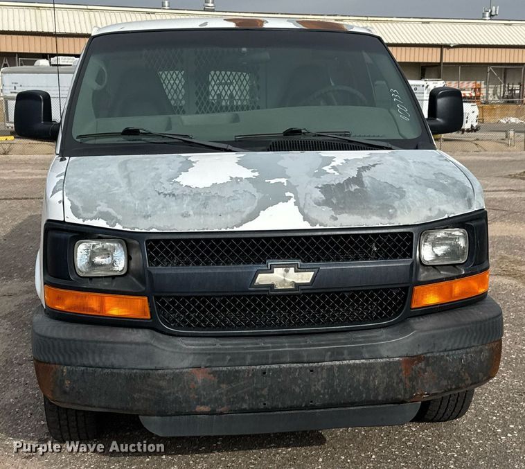 image for item EQ1311 2005 Chevrolet Express 3500 van