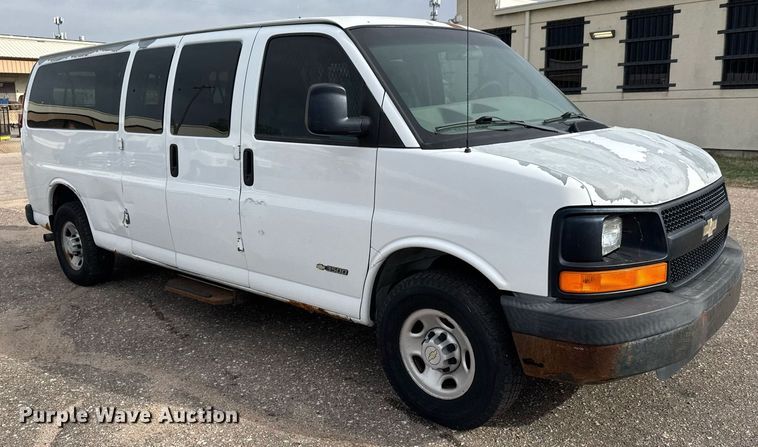 image for item EQ1311 2005 Chevrolet Express 3500 van