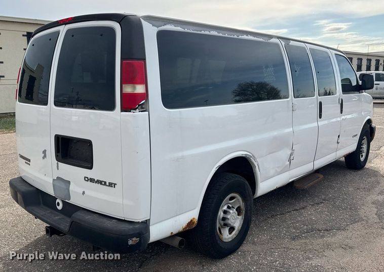 image for item EQ1311 2005 Chevrolet Express 3500 van