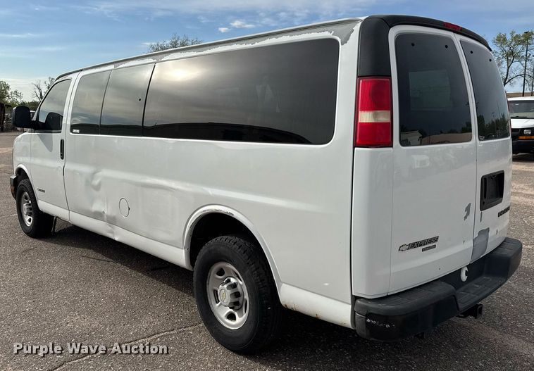 image for item EQ1311 2005 Chevrolet Express 3500 van