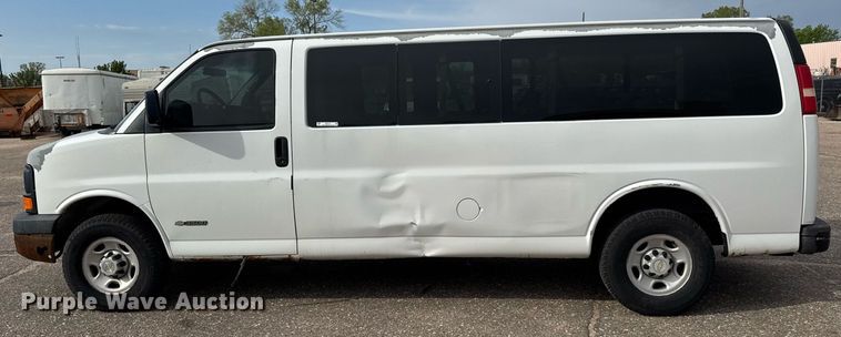 image for item EQ1311 2005 Chevrolet Express 3500 van