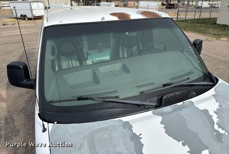 image for item EQ1311 2005 Chevrolet Express 3500 van