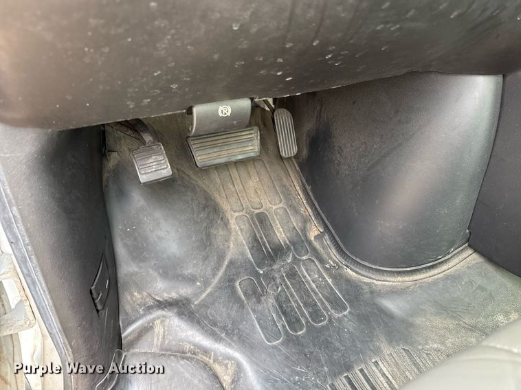 image for item EQ1311 2005 Chevrolet Express 3500 van