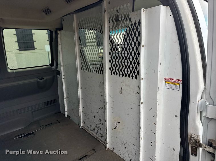 image for item EQ1311 2005 Chevrolet Express 3500 van